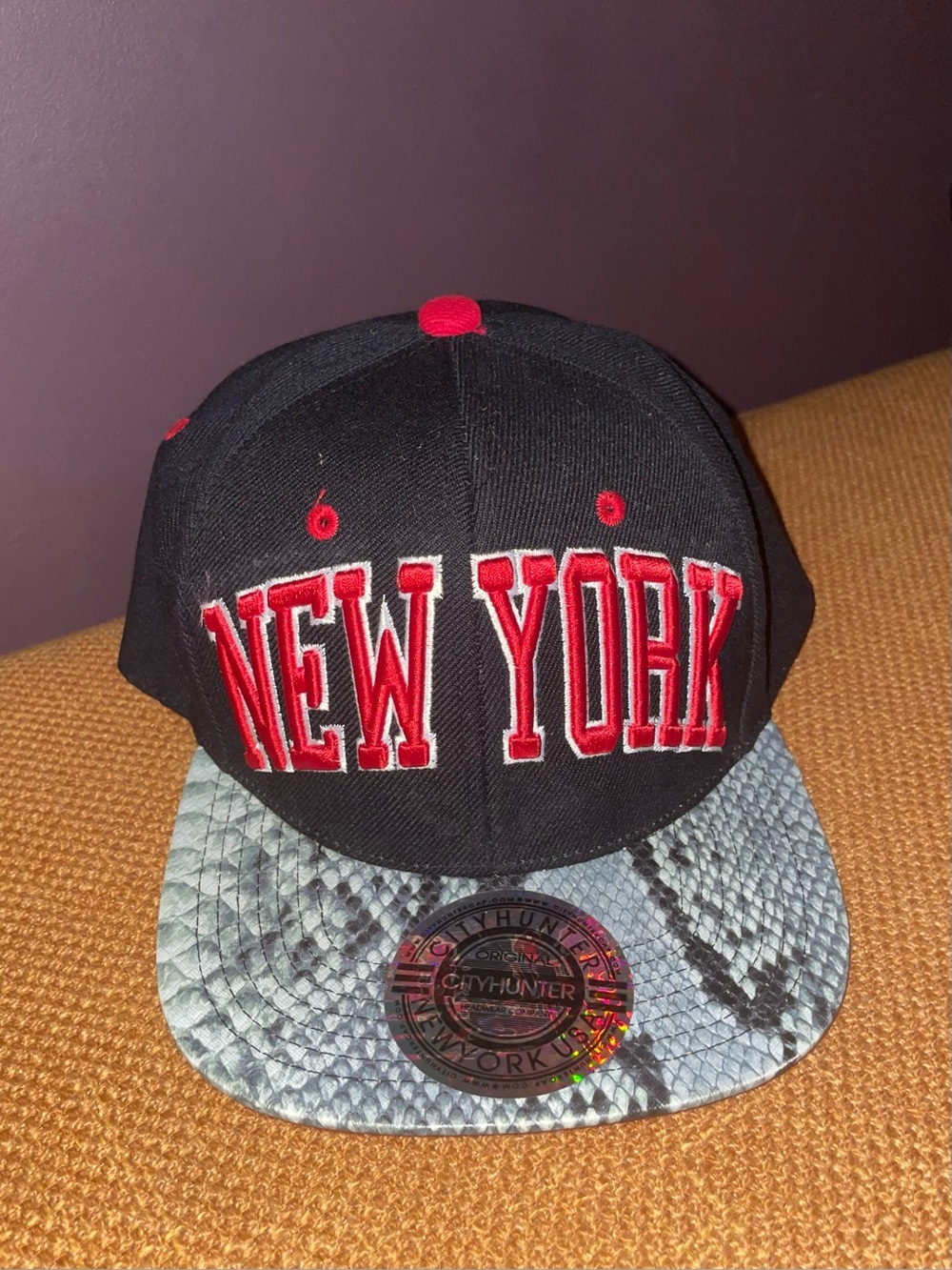 NEW YORK Black Snapback 2000s Vintage Cap with Snake-Print Brim